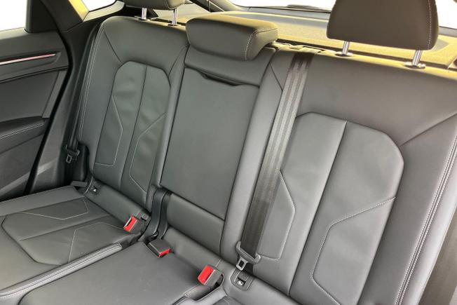 AUDI Q3 Photo 9