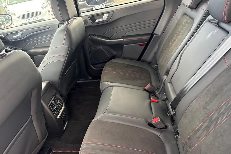 Ford KUGA Photo autoimg-75687abe99193096b81c0685e96dbf69939a722f.jpg