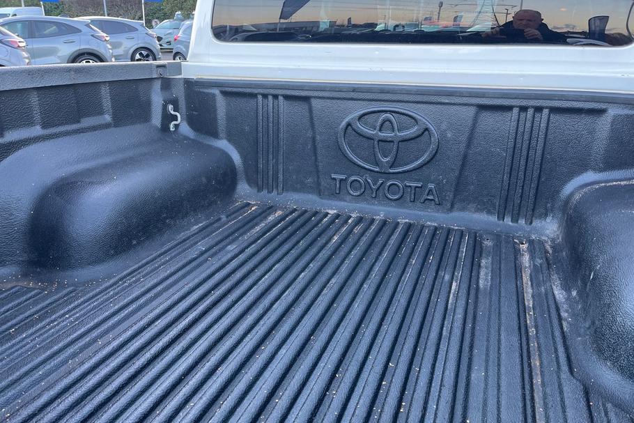 Used Toyota HILUX FG72YVD 4