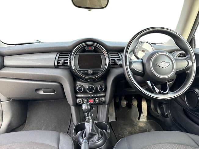 MINI Hatch Photo 10