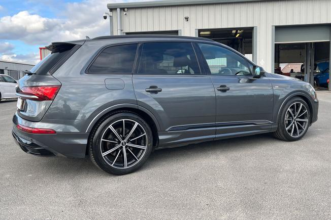 AUDI Q7 Photo 29