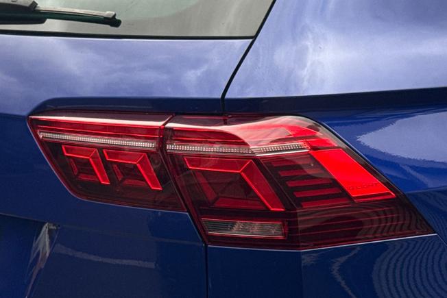 VOLKSWAGEN Tiguan Photo 18