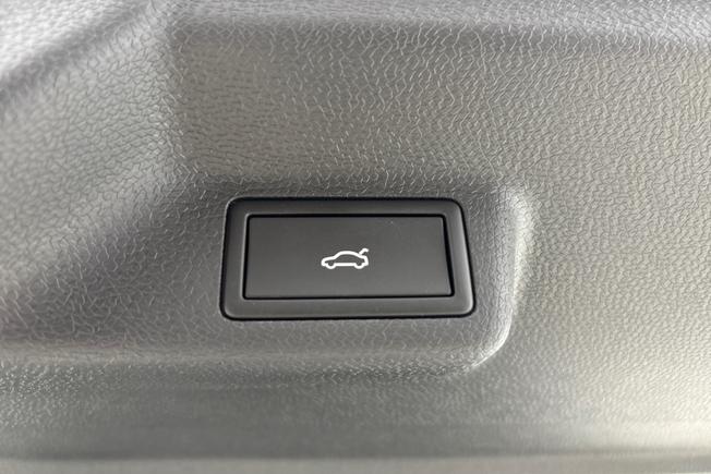 VOLKSWAGEN ID. Buzz Photo 34