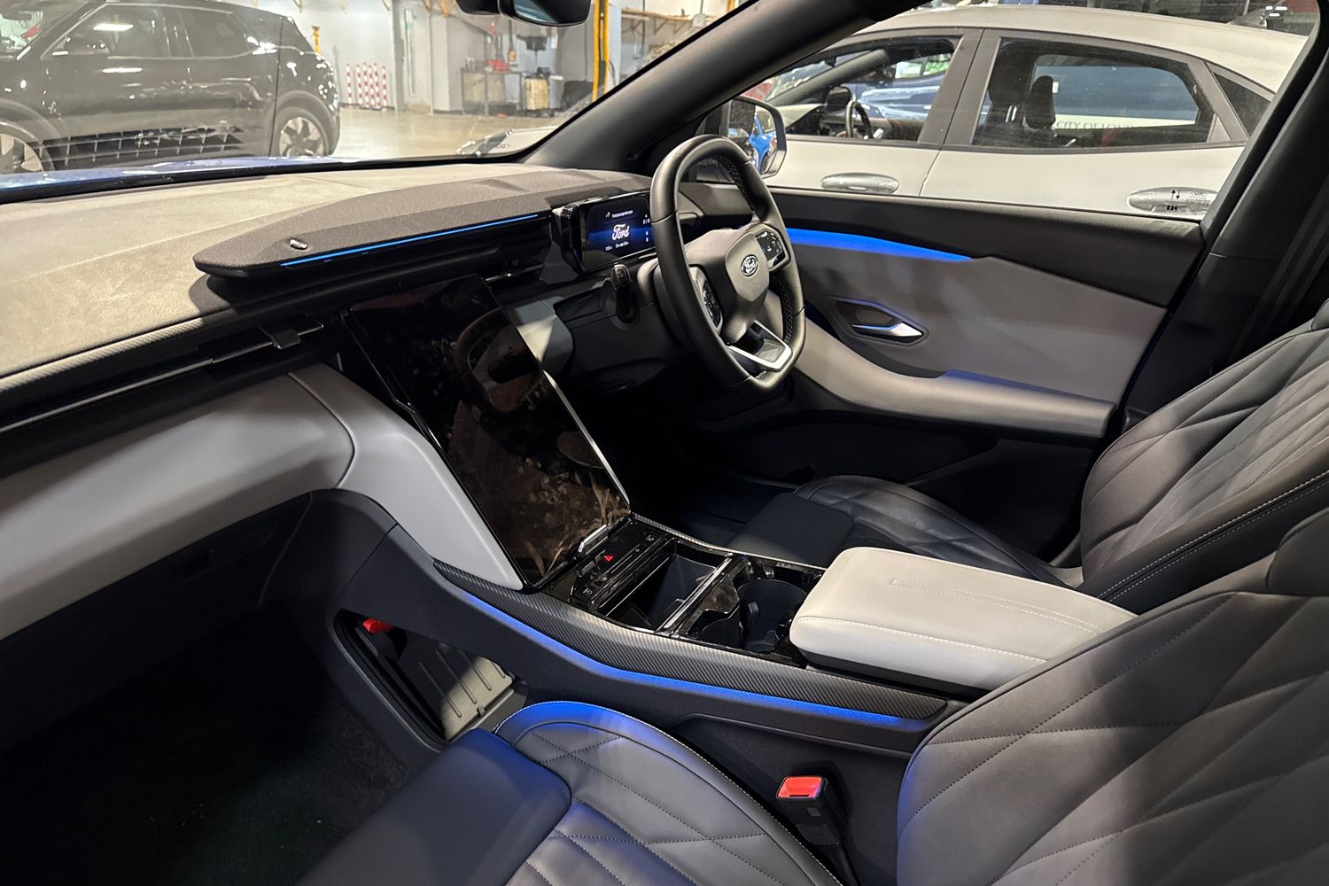 Ford Explorer Photo 17