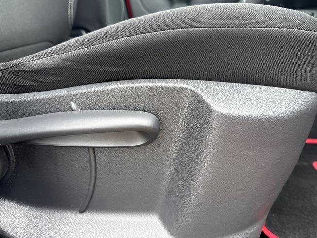 RENAULT Captur Photo 24