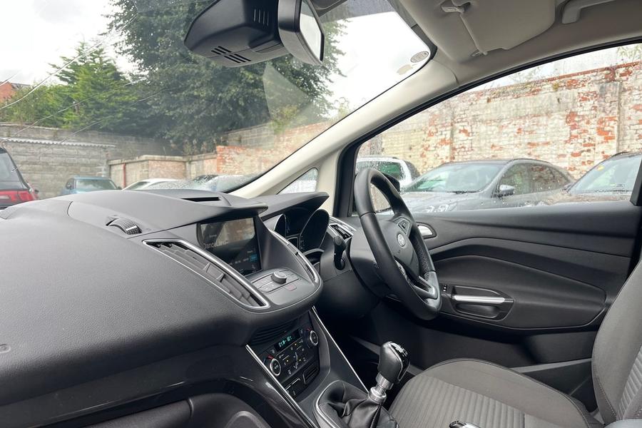 Ford C-MAX Photo autoimg-757ca1101f330ad8380b68a3d3940e5baf5c48a0.jpg
