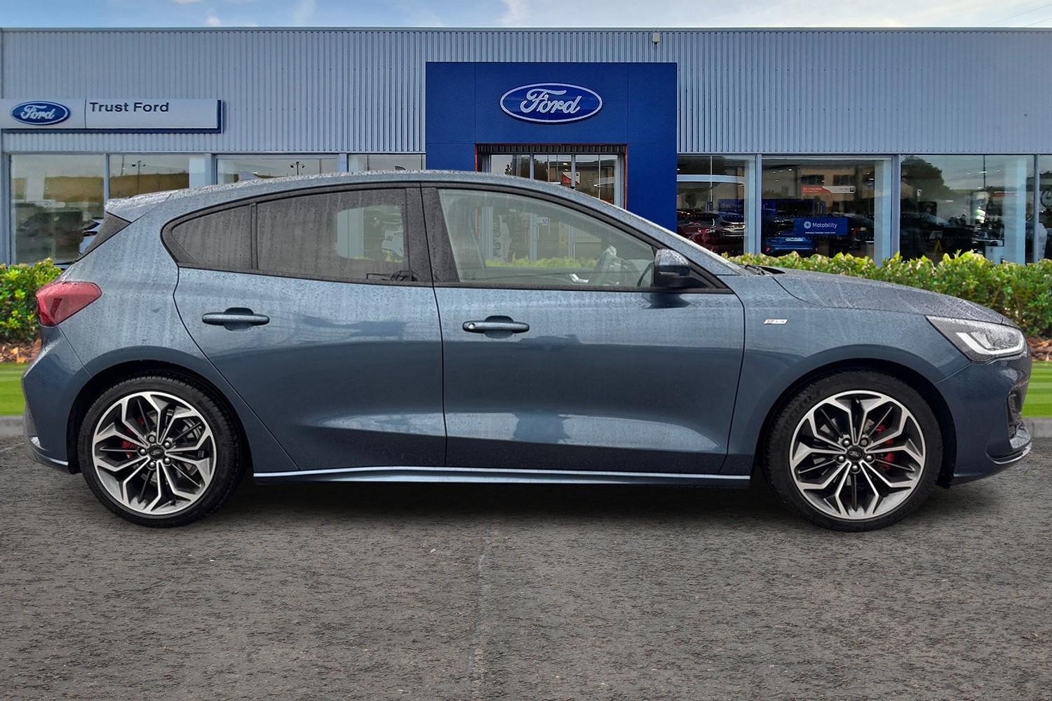 Ford Focus Photo 2
