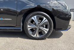 NISSAN Leaf Photo 5