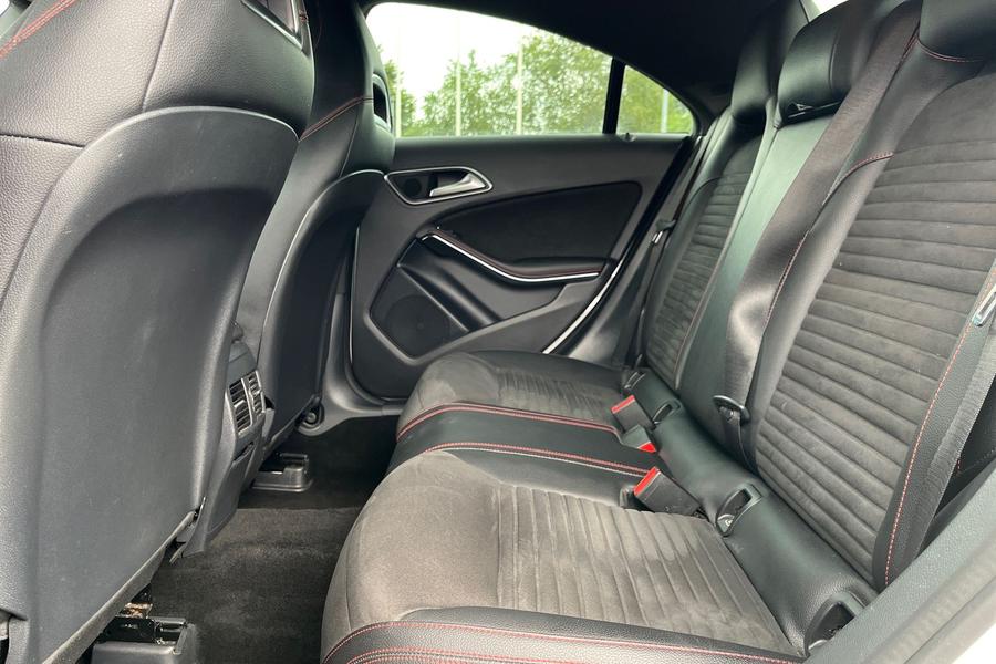 Mercedes-Benz CLA Photo autoimg-758e2a41f44ad0c096ef47aab92811efe6572228.jpg