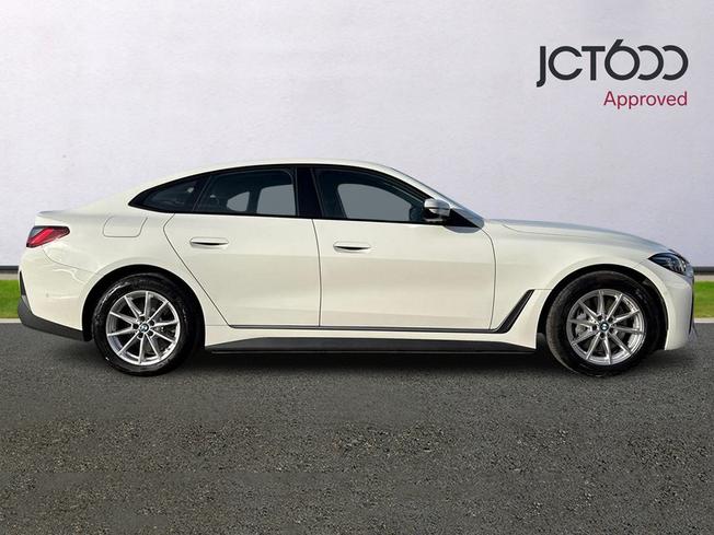 BMW I4 Photo 4