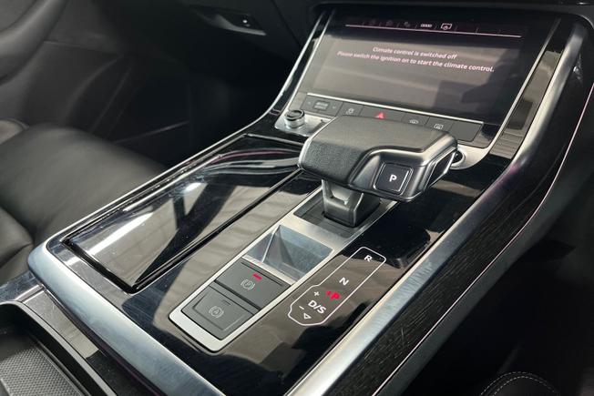 AUDI Q7 Photo 23