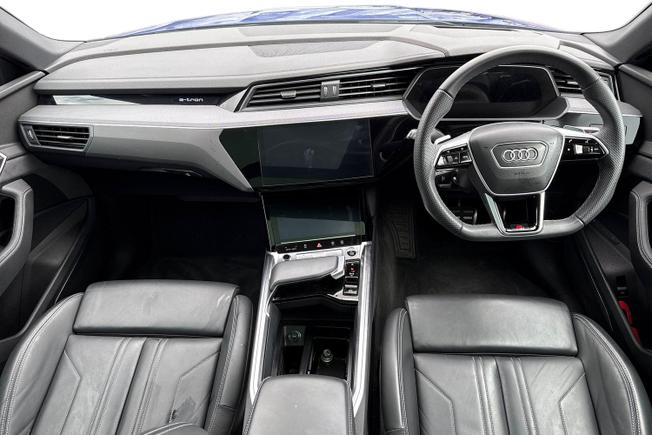 AUDI Q8 E-Tron Photo 10