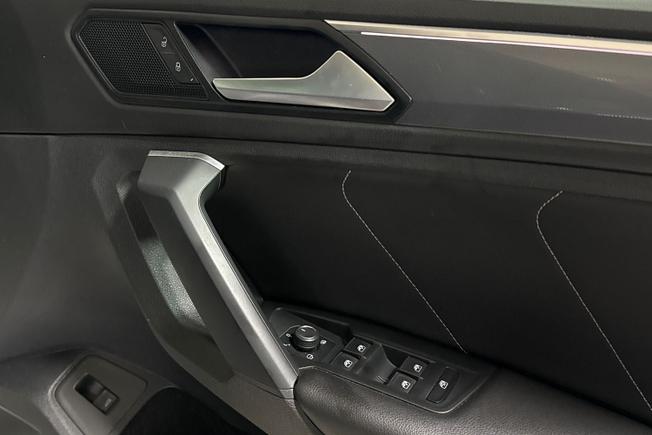 VOLKSWAGEN Tiguan Photo 25