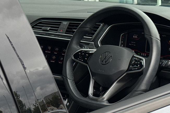 VOLKSWAGEN Tiguan Photo 37