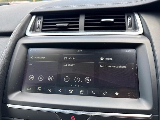 Jaguar E-PACE Photo 13