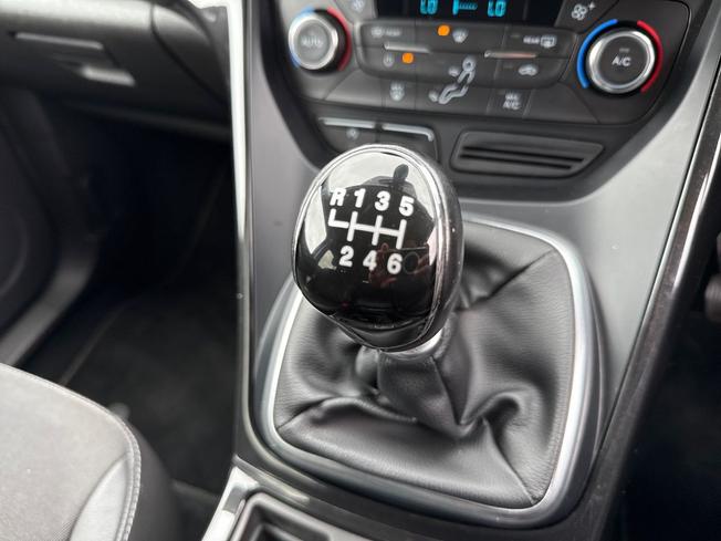 FORD Kuga Photo 33