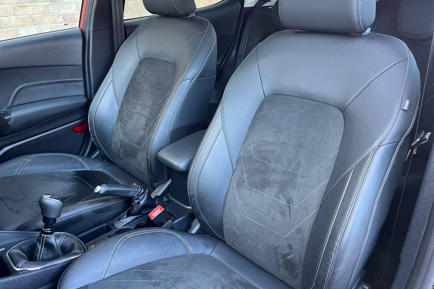 Ford FIESTA Photo 18