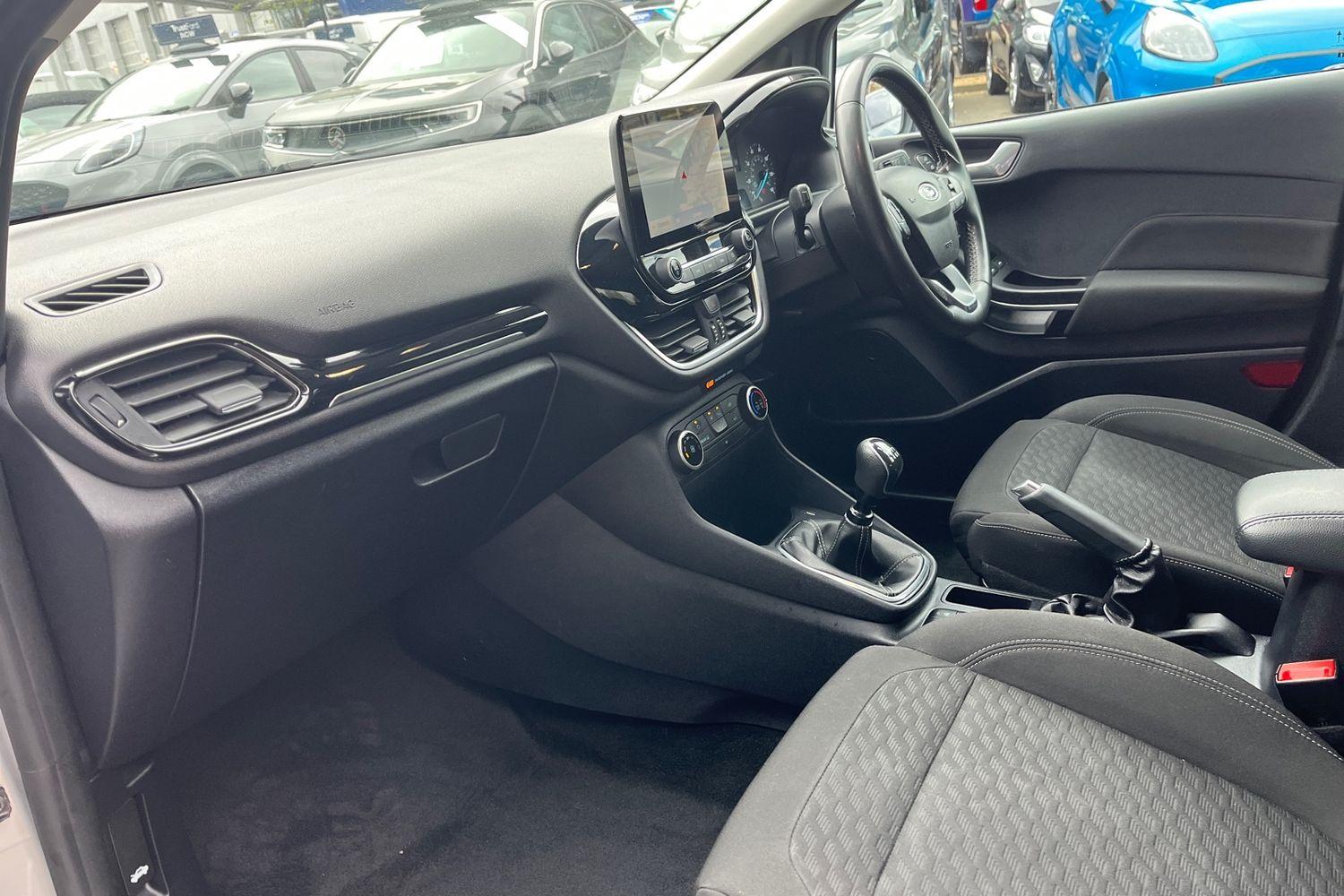 Ford Fiesta Photo 17