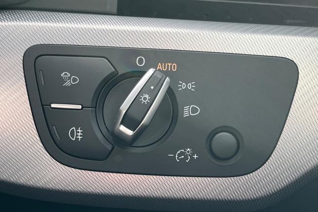 AUDI A4 Photo 32