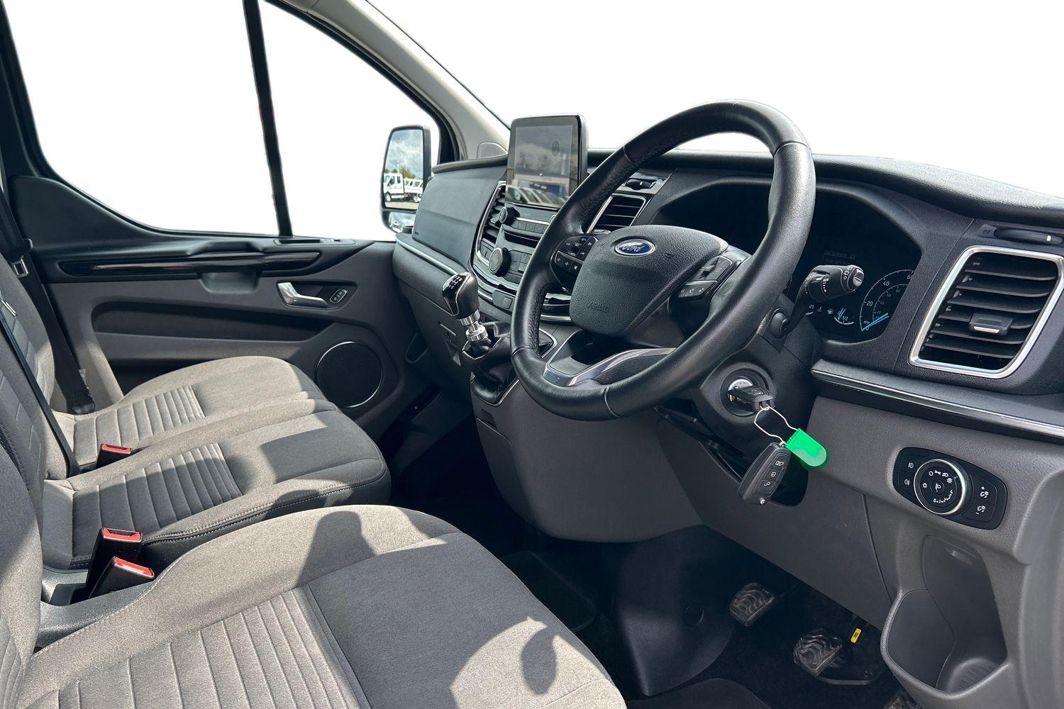 Ford TOURNEO CUSTOM Photo 14