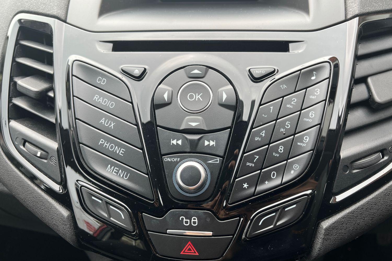Ford FIESTA Photo 28