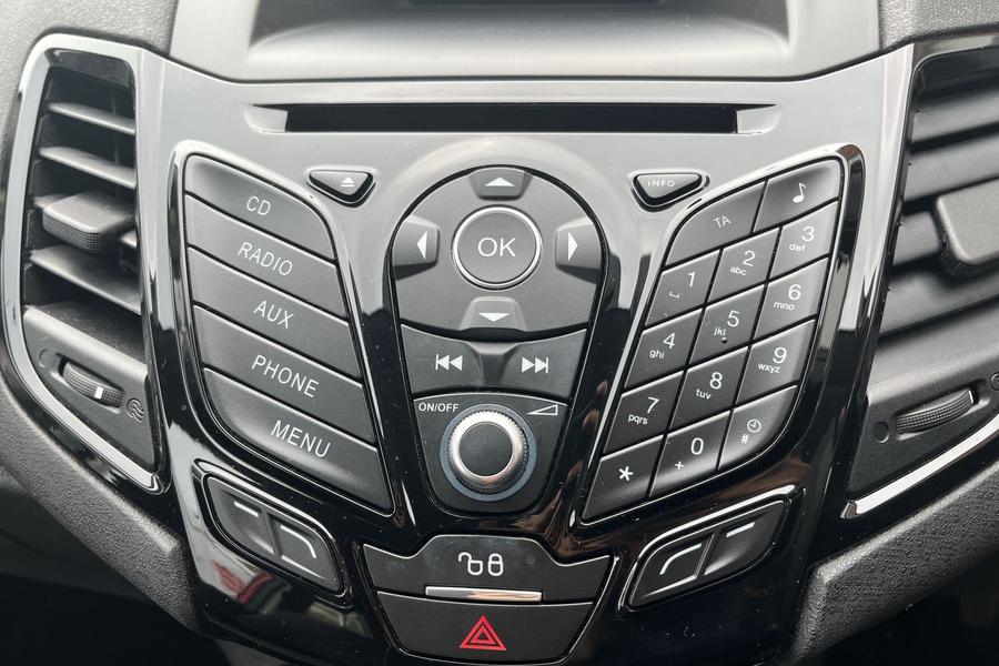 Ford FIESTA Photo autoimg-75aa8c75271f2a9ff45a7b5865e9e73e722f86a2.jpg