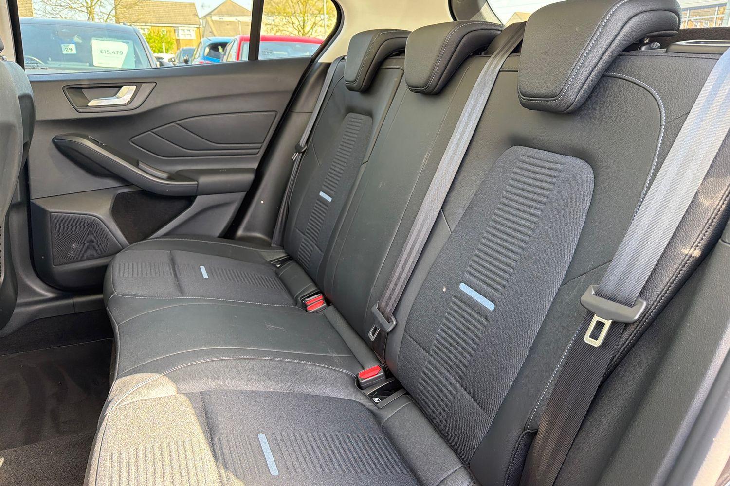 Ford FOCUS Photo 19