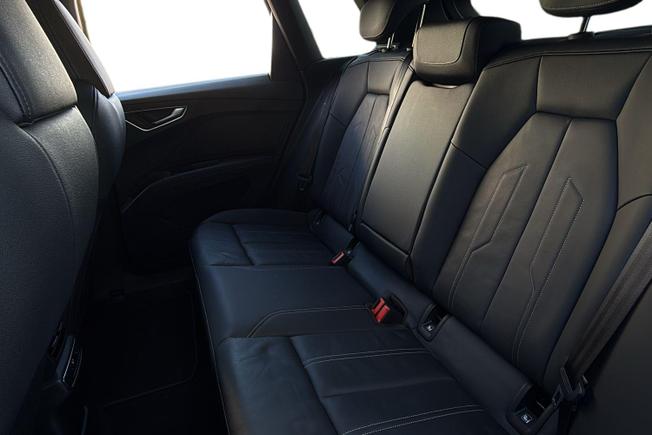 Audi Q4 e-tron Photo 9