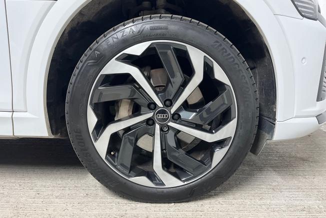 AUDI Q8 E-Tron Photo 5