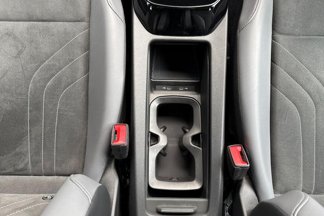 VOLKSWAGEN ID.4 Photo 23