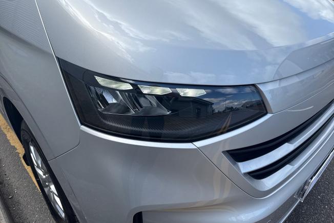 VOLKSWAGEN Transporter Photo 19