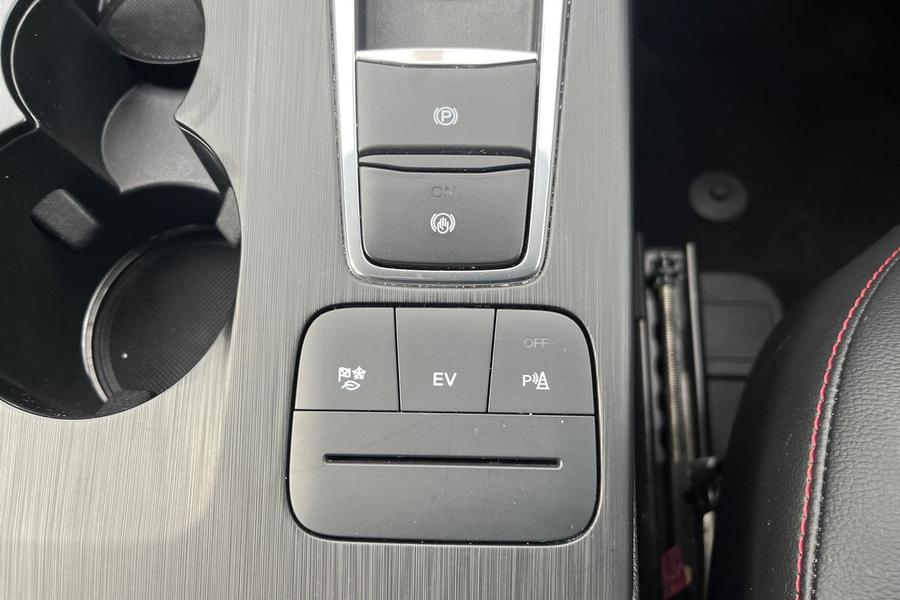 Ford Kuga Photo autoimg-75cff23cc832585928dee89390a048e64db13221.jpg