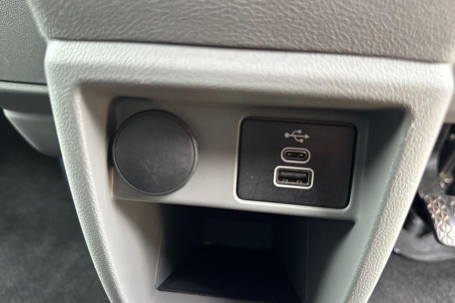 Used FORD TOURNEO CUSTOM YM25LNP 24