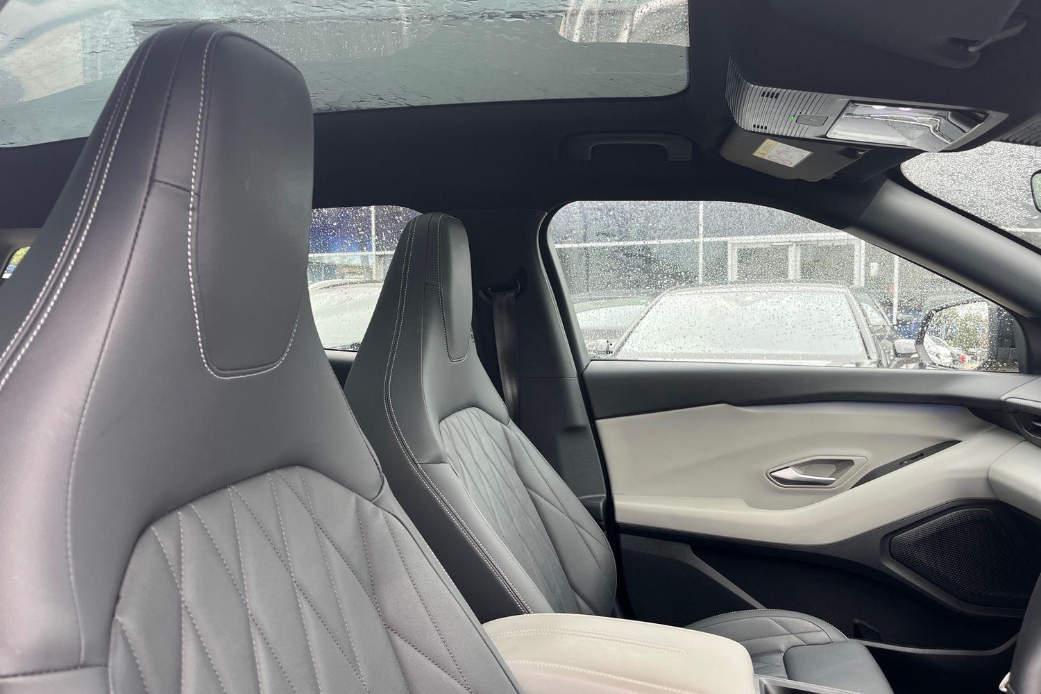 Ford EXPLORER Photo 16