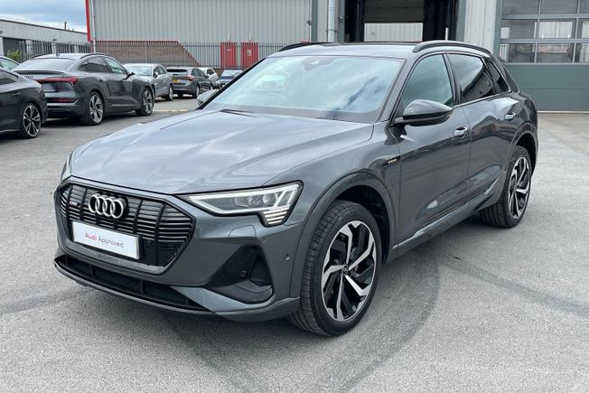 AUDI e-tron Photo 21