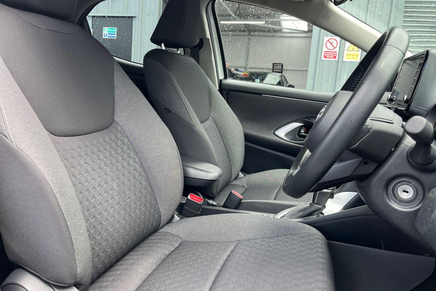 Toyota YARIS Photo 16