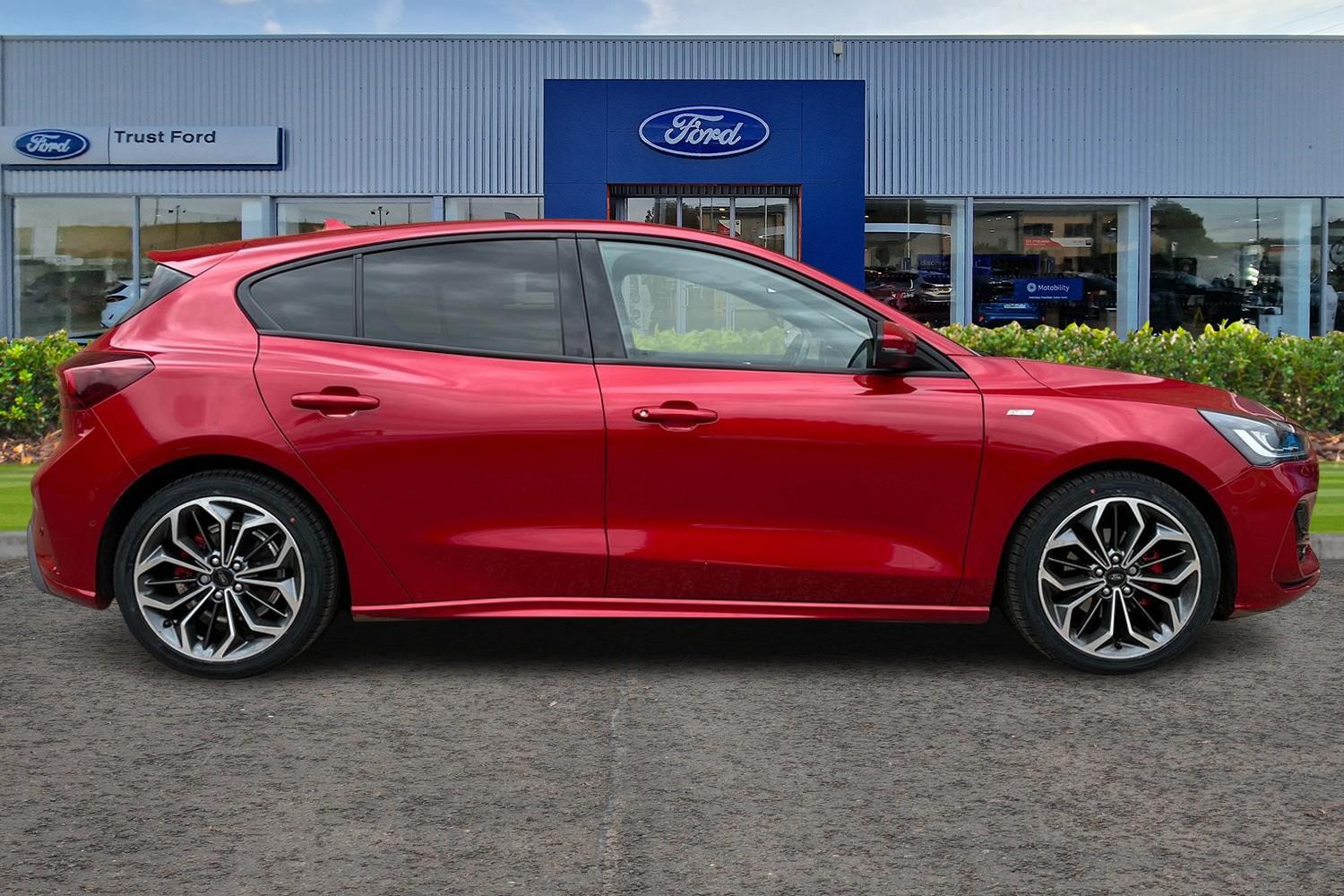 Ford FOCUS Photo 2