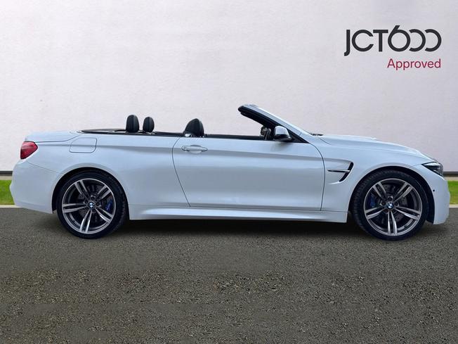 BMW M4 Photo 4