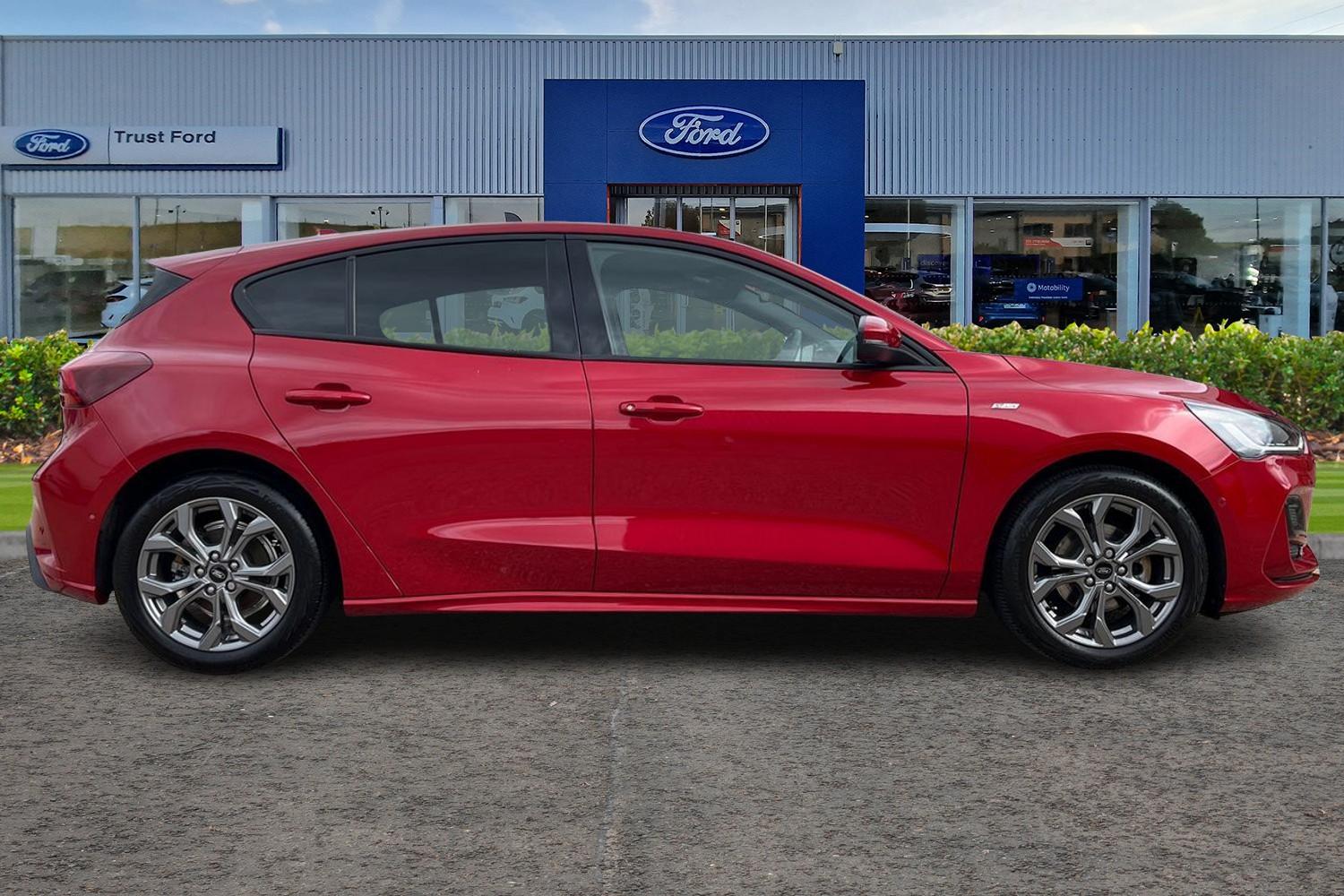 Ford Focus Photo 2