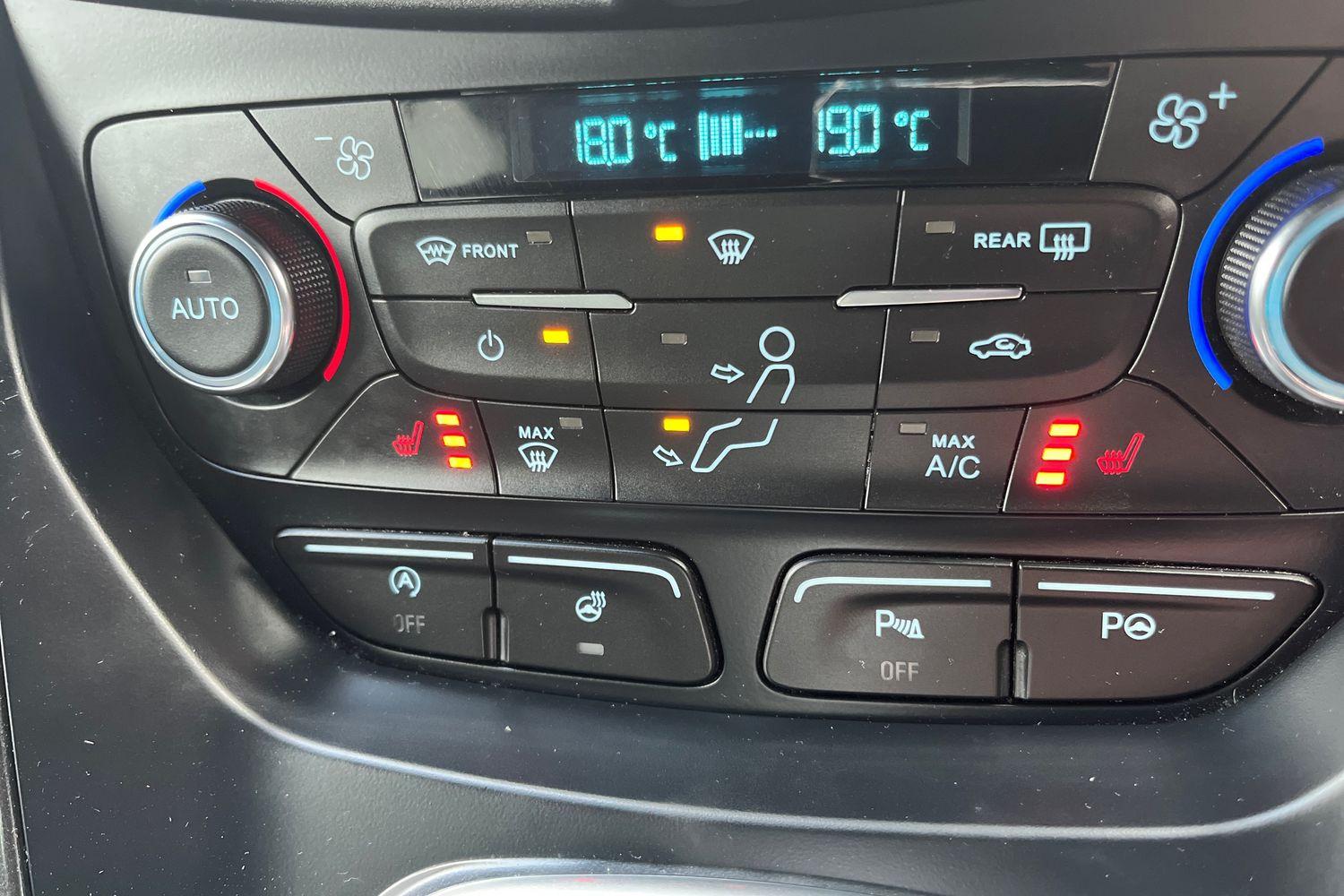 Ford KUGA Photo 33