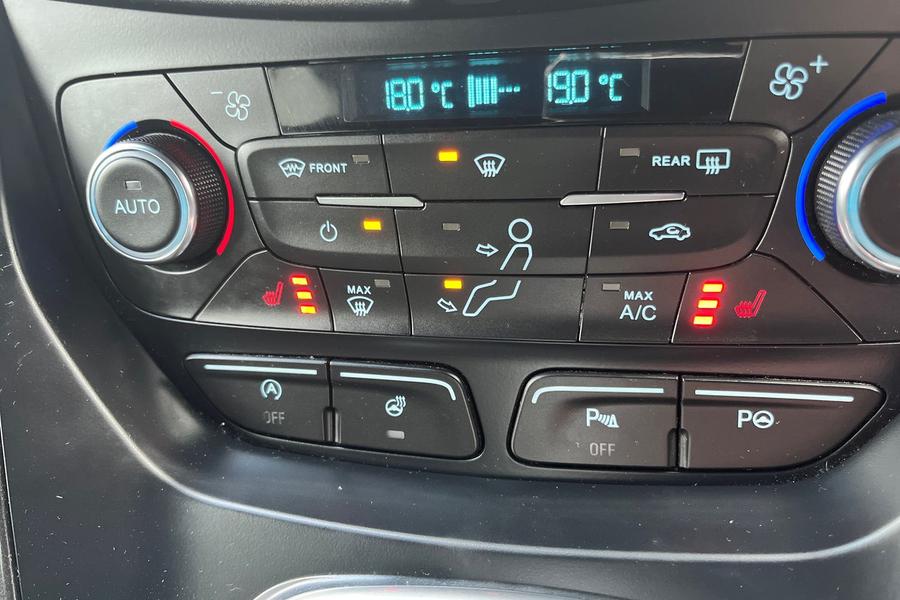 Ford KUGA Photo autoimg-75fa2f5217f6e8bdbdc8f155534cd3b0b71ef503.jpg