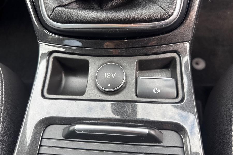 Ford KUGA Photo autoimg-76008533e48ced4420d67a73b1426f34bf1879d0.jpg
