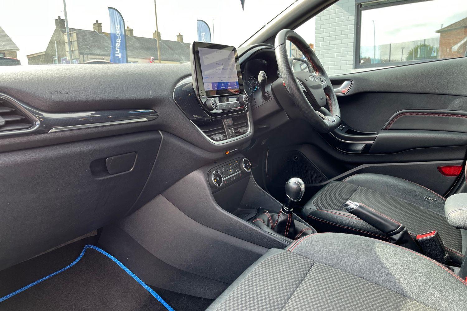 Ford FIESTA Photo 17