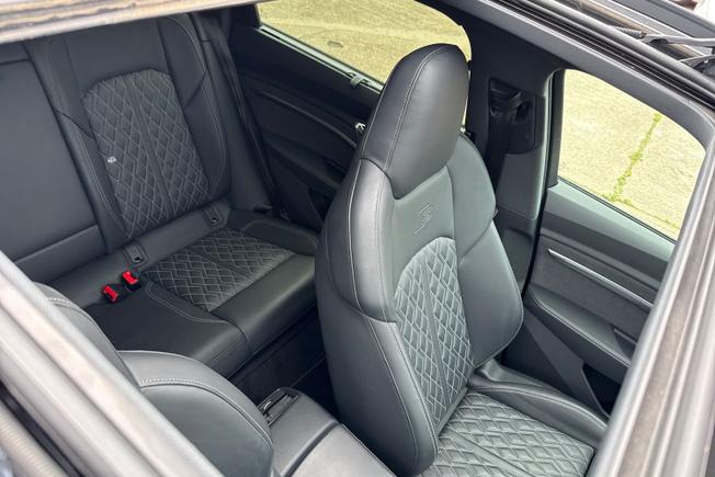 AUDI Q8 E-Tron Photo 32
