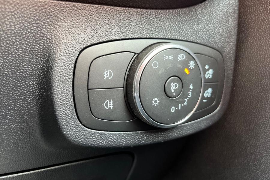 Ford FIESTA Photo autoimg-761170b95424d4f9d7e313d7c6905b4a8f358fd5.jpg