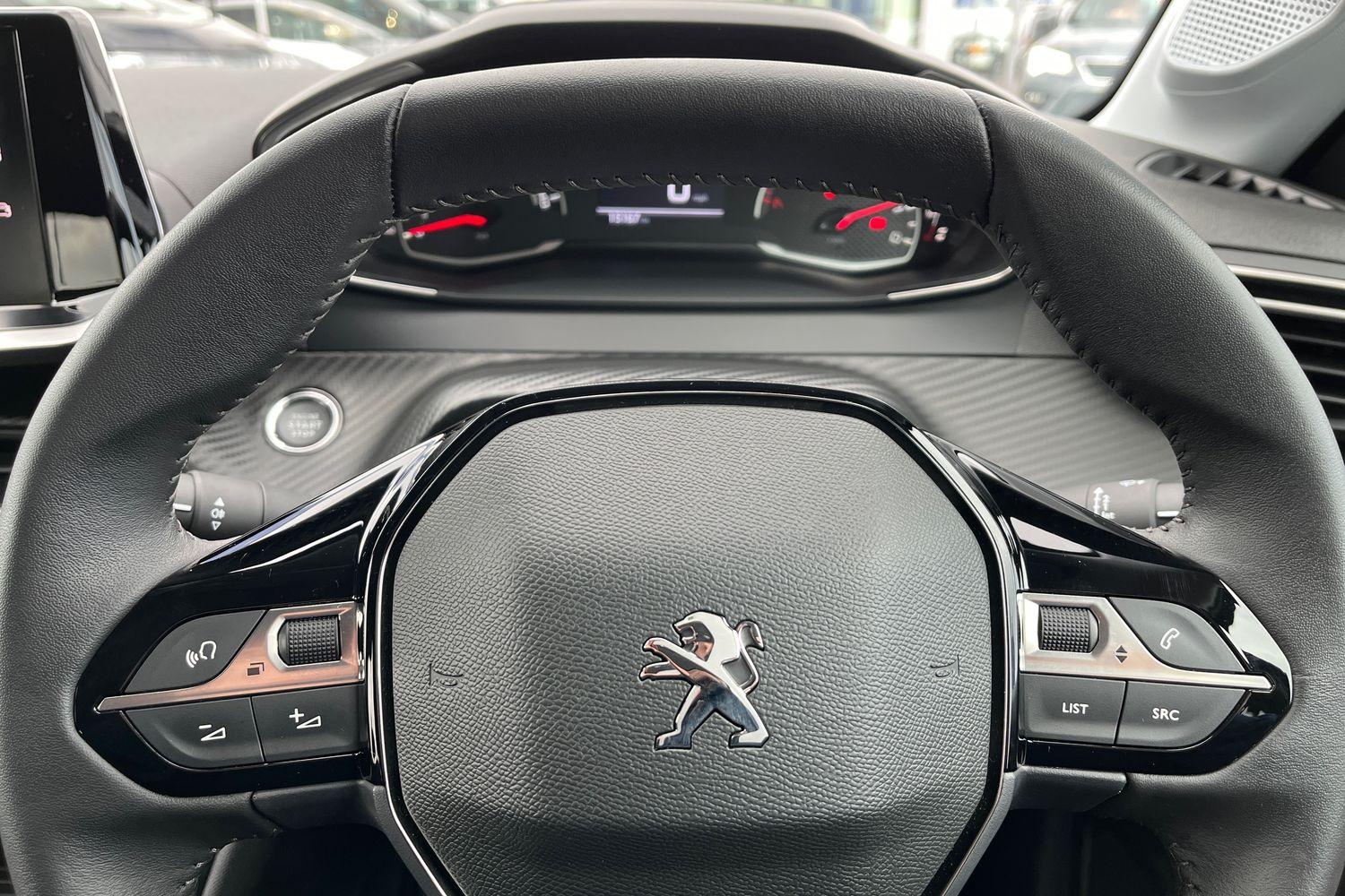 Peugeot 208 Photo 11