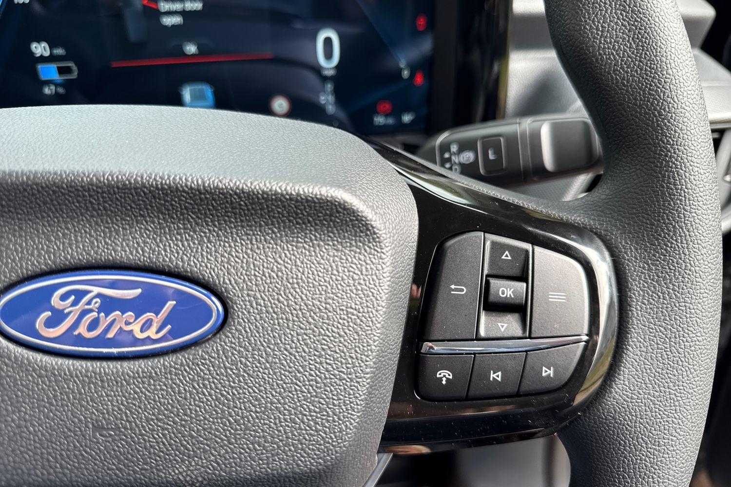 Ford E-TRANSIT COURIER Photo 34