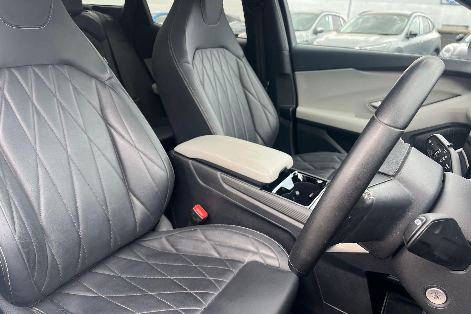 Ford Explorer Photo 16