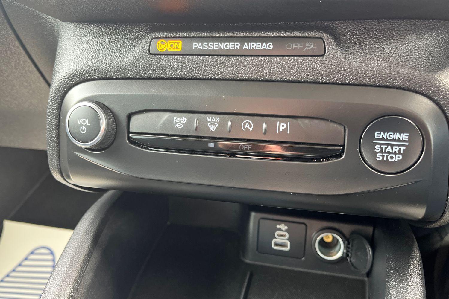 Ford Ford Focus Hatchback 1.0 EcoBoost Hybrid mHEV Titanium 5dr Photo 26
