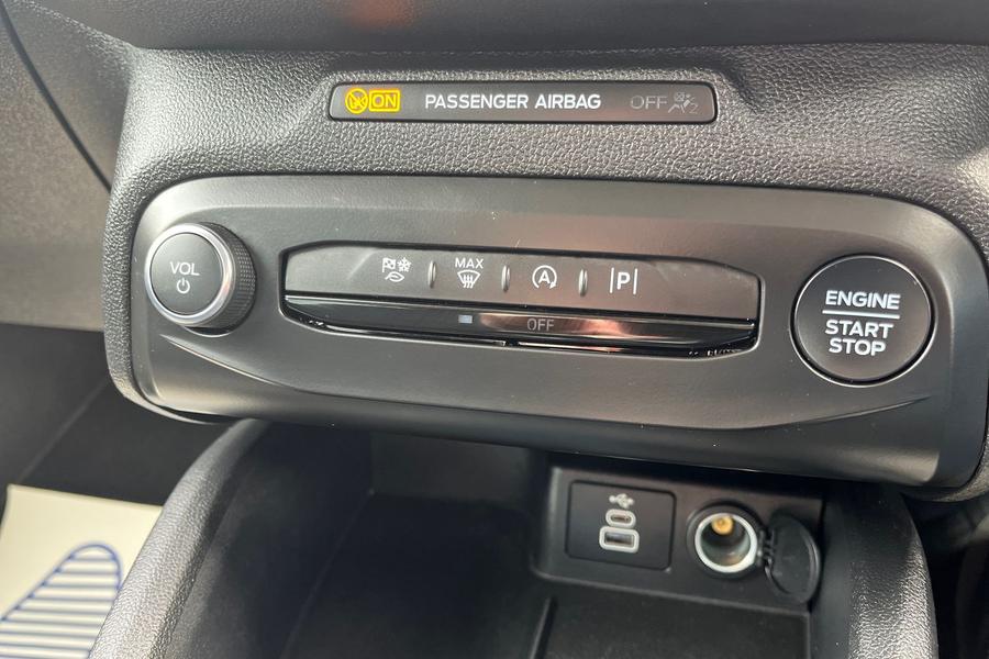 Ford Ford Focus Hatchback 1.0 EcoBoost Hybrid mHEV Titanium 5dr Photo autoimg-764e02119b5d44d3434a9d912c0da78f72f15c46.jpg